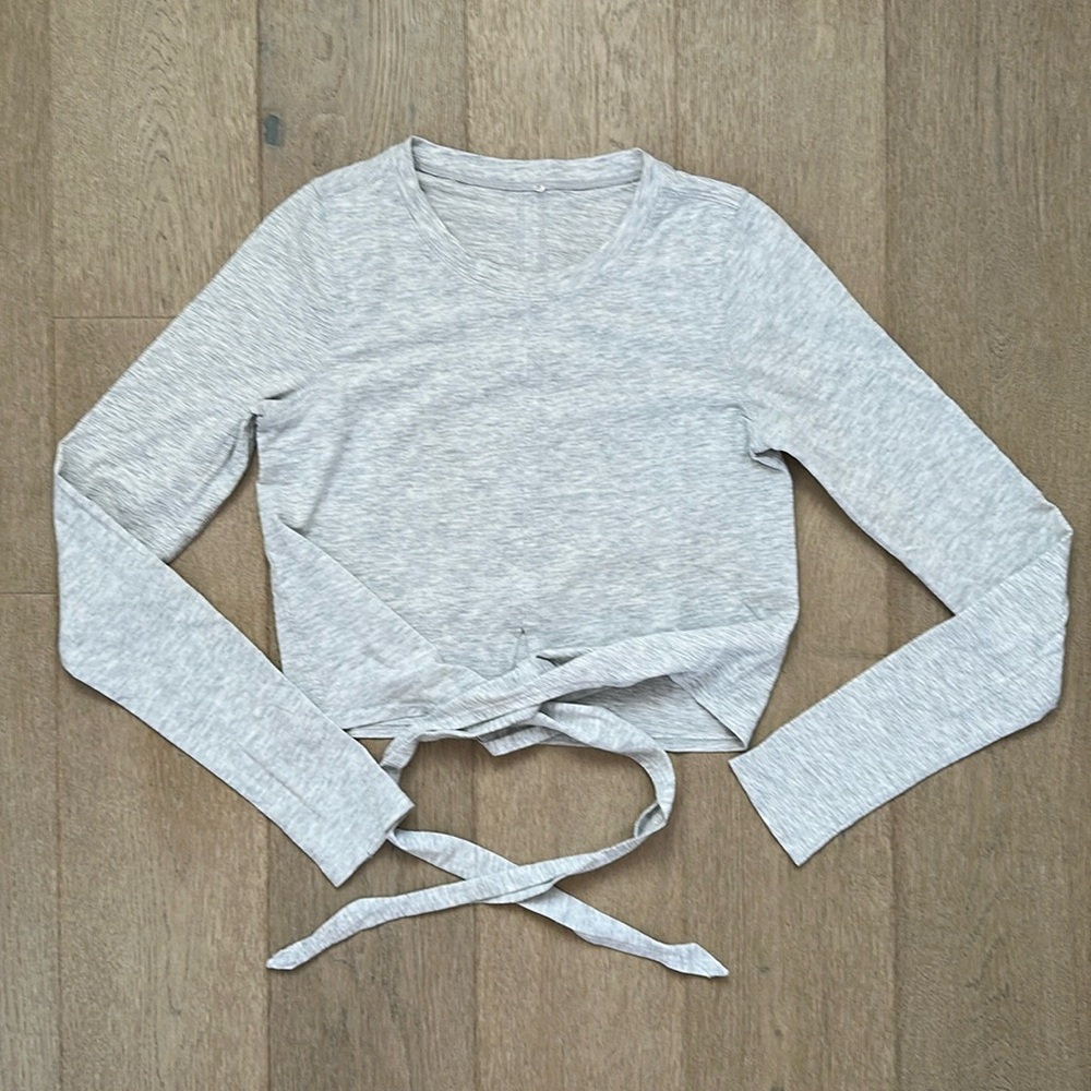 EUC time to restore long sleeve heathered core ultra light grey size 4 lululemon